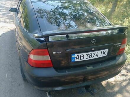 Черный Опель Вектра, объемом двигателя 1.8 л и пробегом 250 тыс. км за 2500 $, фото 1 на Automoto.ua