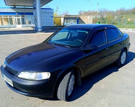 Черный Опель Вектра, объемом двигателя 1.6 л и пробегом 280 тыс. км за 2400 $, фото 1 на Automoto.ua