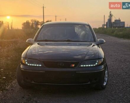 Черный Опель Вектра, объемом двигателя 1.8 л и пробегом 333 тыс. км за 3800 $, фото 1 на Automoto.ua