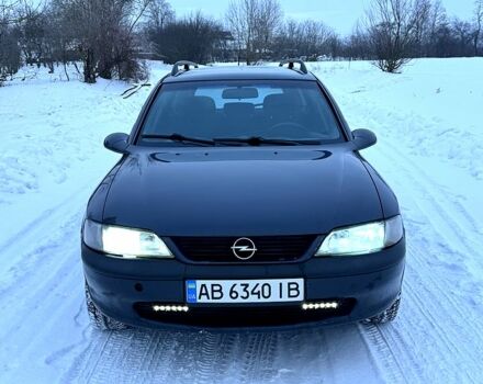 Черный Опель Вектра, объемом двигателя 1.8 л и пробегом 282 тыс. км за 2000 $, фото 1 на Automoto.ua