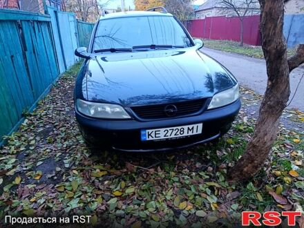 Чорний Опель Вектра, об'ємом двигуна 1.8 л та пробігом 200 тис. км за 2200 $, фото 1 на Automoto.ua