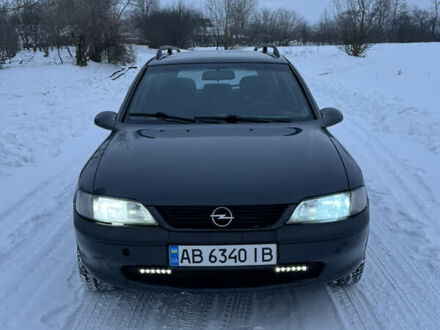 Черный Опель Вектра, объемом двигателя 1.8 л и пробегом 282 тыс. км за 2000 $, фото 1 на Automoto.ua