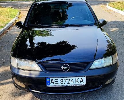 Чорний Опель Вектра, об'ємом двигуна 1.6 л та пробігом 300 тис. км за 2450 $, фото 1 на Automoto.ua