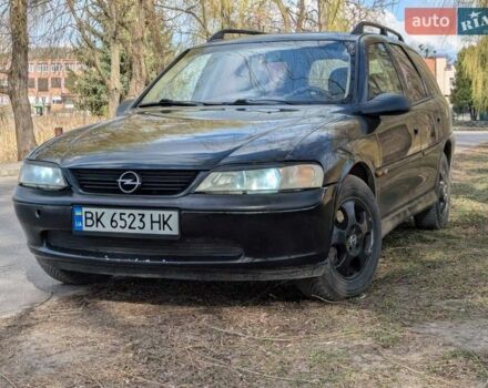 Черный Опель Вектра, объемом двигателя 1.6 л и пробегом 300 тыс. км за 1700 $, фото 1 на Automoto.ua