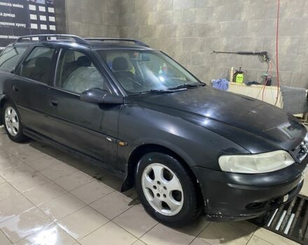 Черный Опель Вектра, объемом двигателя 1.8 л и пробегом 367 тыс. км за 2000 $, фото 1 на Automoto.ua