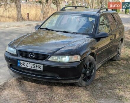 Черный Опель Вектра, объемом двигателя 1.6 л и пробегом 200 тыс. км за 1650 $, фото 1 на Automoto.ua