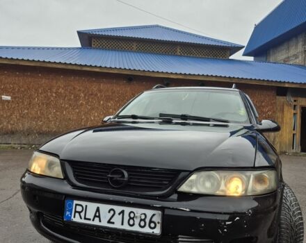 Черный Опель Вектра, объемом двигателя 1.8 л и пробегом 300 тыс. км за 1500 $, фото 1 на Automoto.ua