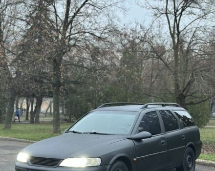 Черный Опель Вектра, объемом двигателя 2 л и пробегом 300 тыс. км за 1800 $, фото 1 на Automoto.ua