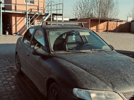 Опель Вектра 2000 у Херсоні на Automoto.ua Чорний Опель Вектра, об'ємом двигуна 1.8 л та пробігом 385 тис. км за 1000 $, фото 1 на Automoto.ua