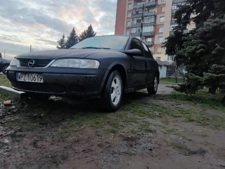 Черный Опель Вектра, объемом двигателя 2 л и пробегом 230 тыс. км за 1705 $, фото 1 на Automoto.ua