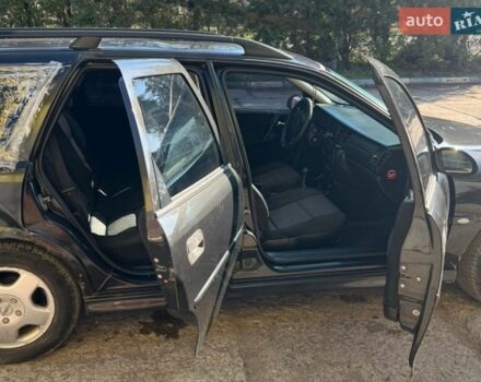 Черный Опель Вектра, объемом двигателя 2.2 л и пробегом 300 тыс. км за 1800 $, фото 1 на Automoto.ua