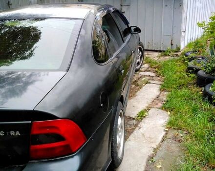 Черный Опель Вектра, объемом двигателя 1.8 л и пробегом 340 тыс. км за 2000 $, фото 1 на Automoto.ua