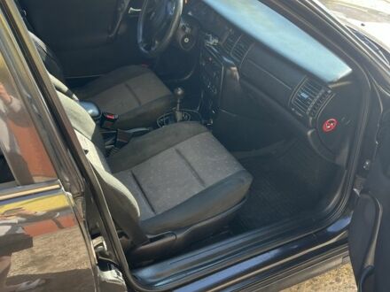 Черный Опель Вектра, объемом двигателя 2.2 л и пробегом 300 тыс. км за 1800 $, фото 1 на Automoto.ua