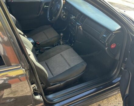 Черный Опель Вектра, объемом двигателя 2.2 л и пробегом 300 тыс. км за 1800 $, фото 1 на Automoto.ua