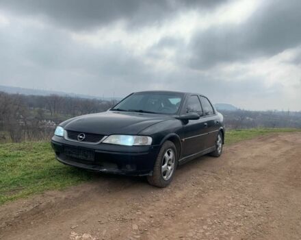 Черный Опель Вектра, объемом двигателя 1.6 л и пробегом 200 тыс. км за 876 $, фото 1 на Automoto.ua