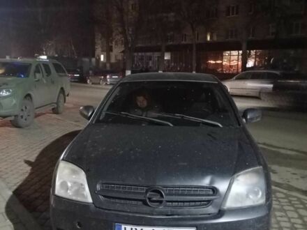 Чорний Опель Вектра, об'ємом двигуна 2.2 л та пробігом 331 тис. км за 1606 $, фото 1 на Automoto.ua