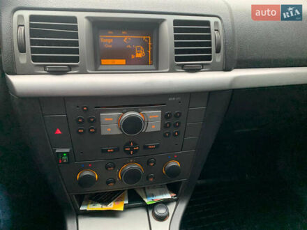 Черный Опель Вектра, объемом двигателя 2.2 л и пробегом 224 тыс. км за 4000 $, фото 1 на Automoto.ua