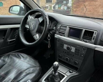 Черный Опель Вектра, объемом двигателя 1.9 л и пробегом 300 тыс. км за 2800 $, фото 1 на Automoto.ua