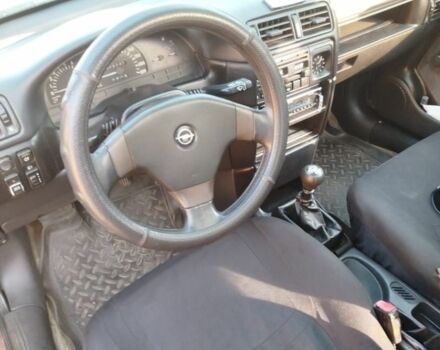 Фиолетовый Опель Вектра, объемом двигателя 2 л и пробегом 457 тыс. км за 1300 $, фото 5 на Automoto.ua