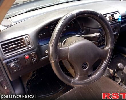 Фиолетовый Опель Вектра, объемом двигателя 1.8 л и пробегом 240 тыс. км за 1790 $, фото 5 на Automoto.ua