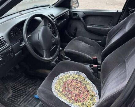 Фиолетовый Опель Вектра, объемом двигателя 2 л и пробегом 400 тыс. км за 1100 $, фото 5 на Automoto.ua