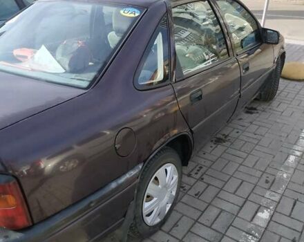 Фіолетовий Опель Вектра, об'ємом двигуна 1.8 л та пробігом 340 тис. км за 1100 $, фото 4 на Automoto.ua