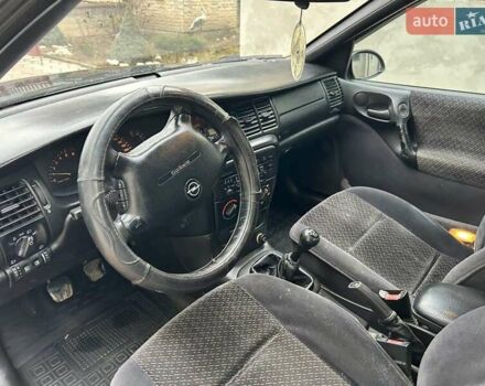 Фіолетовий Опель Вектра, об'ємом двигуна 1.7 л та пробігом 345 тис. км за 2200 $, фото 10 на Automoto.ua