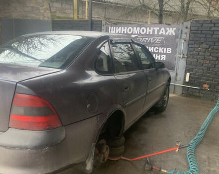 Фиолетовый Опель Вектра, объемом двигателя 1.79 л и пробегом 300 тыс. км за 1350 $, фото 2 на Automoto.ua