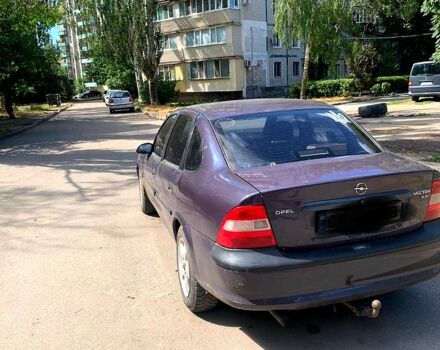 Фіолетовий Опель Вектра, об'ємом двигуна 1.8 л та пробігом 300 тис. км за 2000 $, фото 4 на Automoto.ua