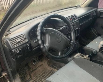 Фіолетовий Опель Вектра, об'ємом двигуна 1.6 л та пробігом 286 тис. км за 900 $, фото 4 на Automoto.ua