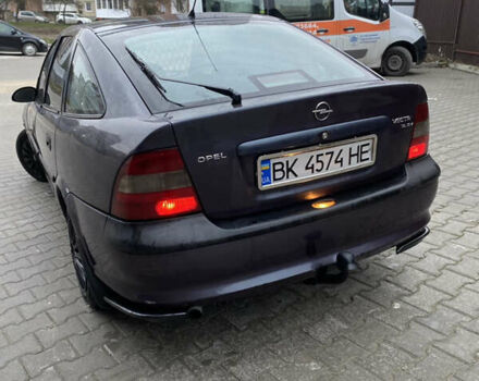 Фіолетовий Опель Вектра, об'ємом двигуна 1.6 л та пробігом 300 тис. км за 1400 $, фото 6 на Automoto.ua