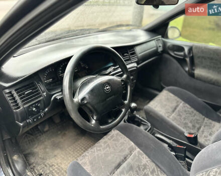 Фиолетовый Опель Вектра, объемом двигателя 1.6 л и пробегом 382 тыс. км за 1100 $, фото 13 на Automoto.ua