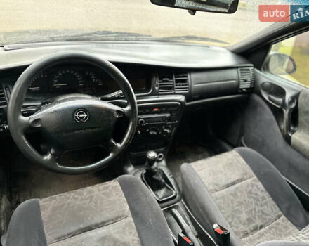 Фиолетовый Опель Вектра, объемом двигателя 1.6 л и пробегом 382 тыс. км за 1100 $, фото 12 на Automoto.ua