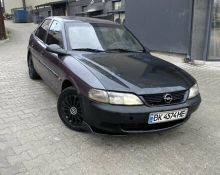 Фиолетовый Опель Вектра, объемом двигателя 1.6 л и пробегом 300 тыс. км за 1400 $, фото 1 на Automoto.ua