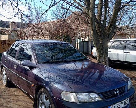 Фиолетовый Опель Вектра, объемом двигателя 1.6 л и пробегом 280 тыс. км за 1750 $, фото 1 на Automoto.ua