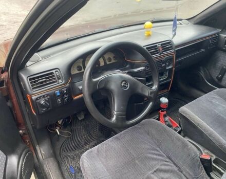 Коричневый Опель Вектра, объемом двигателя 1.6 л и пробегом 200 тыс. км за 947 $, фото 1 на Automoto.ua