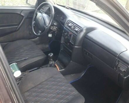 Коричневый Опель Вектра, объемом двигателя 2 л и пробегом 300 тыс. км за 800 $, фото 7 на Automoto.ua