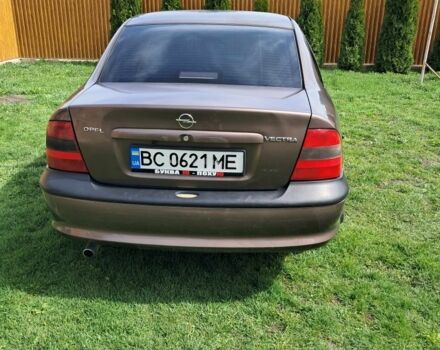 Коричневый Опель Вектра, объемом двигателя 1.8 л и пробегом 456 тыс. км за 2550 $, фото 4 на Automoto.ua