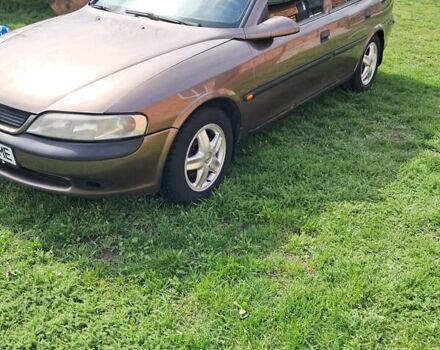 Коричневый Опель Вектра, объемом двигателя 1.8 л и пробегом 456 тыс. км за 2550 $, фото 5 на Automoto.ua