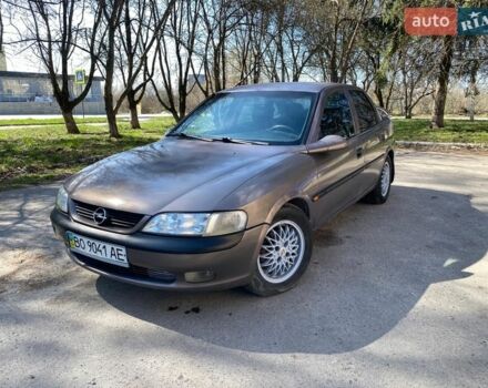 Коричневый Опель Вектра, объемом двигателя 1.8 л и пробегом 300 тыс. км за 1650 $, фото 1 на Automoto.ua
