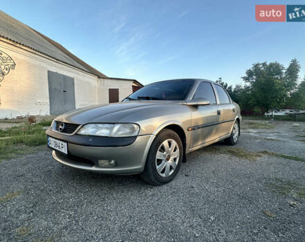 Коричневий Опель Вектра, об'ємом двигуна 1.8 л та пробігом 300 тис. км за 2200 $, фото 1 на Automoto.ua