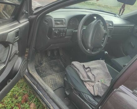 Красный Опель Вектра, объемом двигателя 1.6 л и пробегом 322 тыс. км за 650 $, фото 1 на Automoto.ua