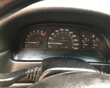 Красный Опель Вектра, объемом двигателя 1.6 л и пробегом 302 тыс. км за 1100 $, фото 7 на Automoto.ua