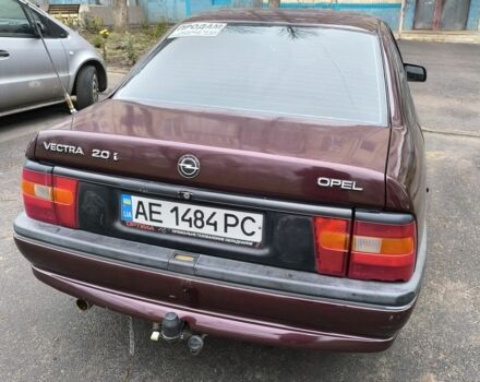 Красный Опель Вектра, объемом двигателя 2 л и пробегом 250 тыс. км за 2500 $, фото 5 на Automoto.ua