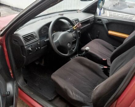 Красный Опель Вектра, объемом двигателя 1.6 л и пробегом 400 тыс. км за 600 $, фото 5 на Automoto.ua