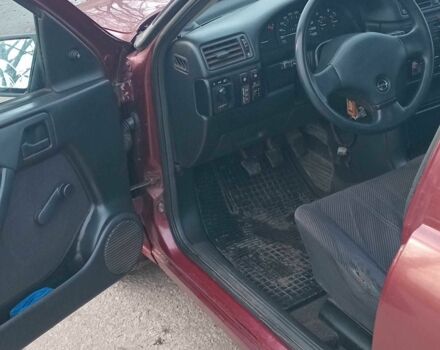 Красный Опель Вектра, объемом двигателя 1.6 л и пробегом 313 тыс. км за 1299 $, фото 8 на Automoto.ua