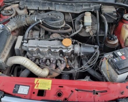 Червоний Опель Вектра, об'ємом двигуна 1.6 л та пробігом 241 тис. км за 2800 $, фото 7 на Automoto.ua