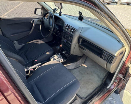 Красный Опель Вектра, объемом двигателя 2 л и пробегом 444 тыс. км за 2000 $, фото 9 на Automoto.ua