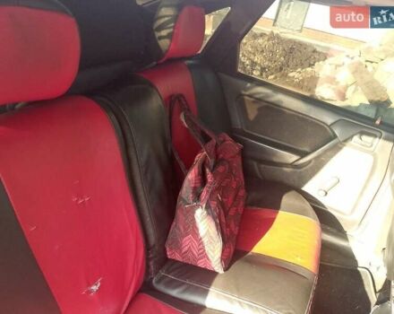 Опель Вектра 1989 в Львове на Automoto.ua Красный Опель Вектра, объемом двигателя 1.8 л и пробегом 100 тыс. км за 1000 $, фото 5 на Automoto.ua