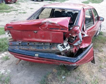 Красный Опель Вектра, объемом двигателя 2 л и пробегом 450 тыс. км за 600 $, фото 1 на Automoto.ua